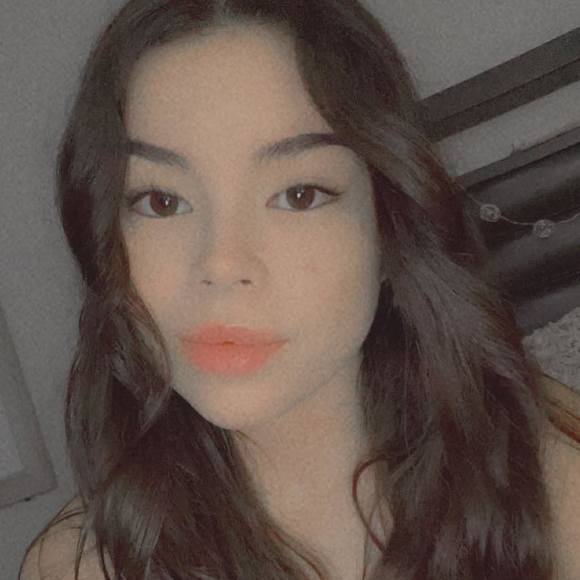 Profile Picture of Ariel Lynn (@aalynn36) on Poshmark