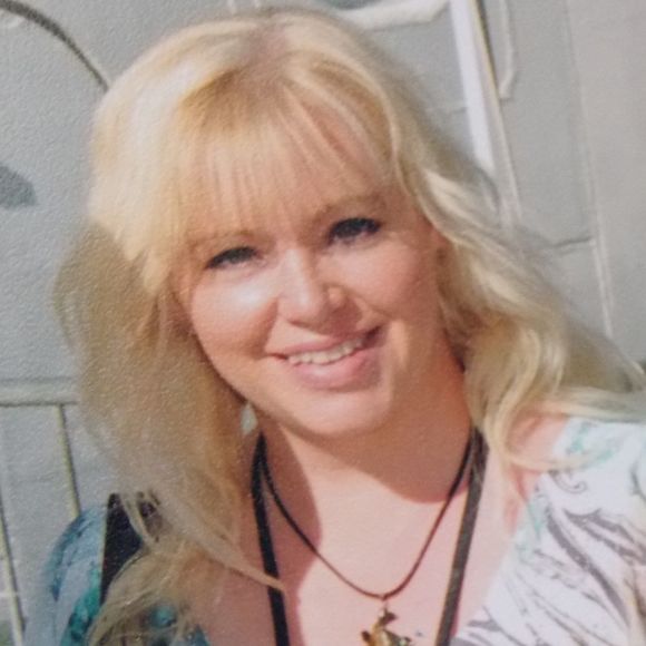 Profile Picture of Andrea Danson (@adanson72) on Poshmark