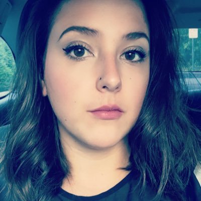 Profile Picture of Michelle (@ShellCoats88) on Twitter