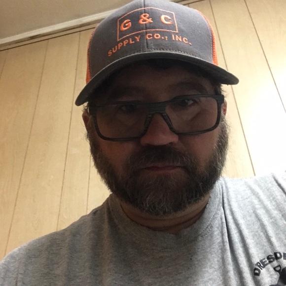 Profile Picture of Michael Rayburn (@mr_rambler) on Poshmark