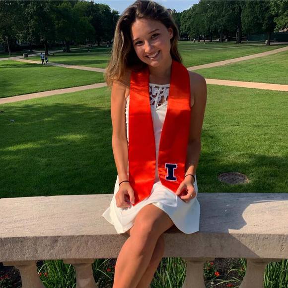 Profile Picture of Shinae Lemrise (@shinae10lemrise) on Poshmark