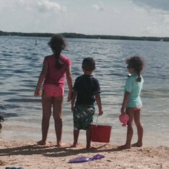 Profile Picture of Sandra Chigne (@gizmosc) on Poshmark