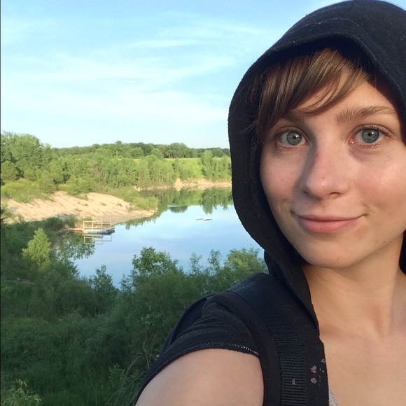 Profile Picture of Kara Ganzer (@karaganzer) on Poshmark