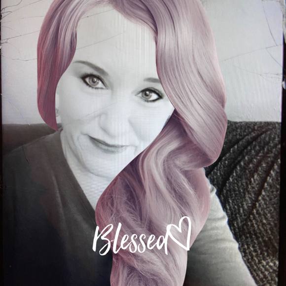 Profile Picture of Shelly Pope (@mommapope) on Poshmark