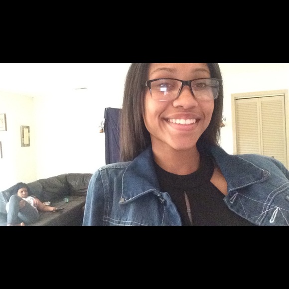 Profile Picture of Alexus Boothe (@alexuss0501) on Poshmark