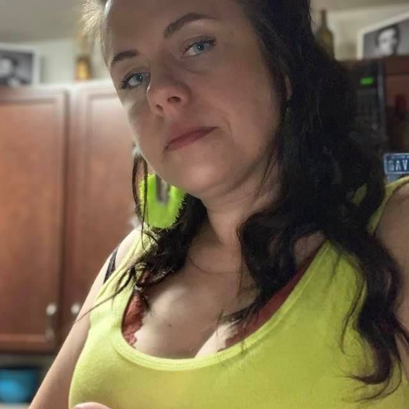 Profile Picture of Dee Shaffer (@dooday) on Poshmark