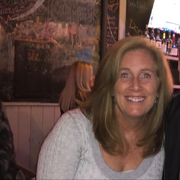 Profile Picture of Lisa Tozer (@tozey67) on Poshmark