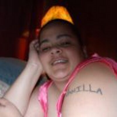 Profile Picture of Lillian Lowe (@vanillacream75) on Twitter