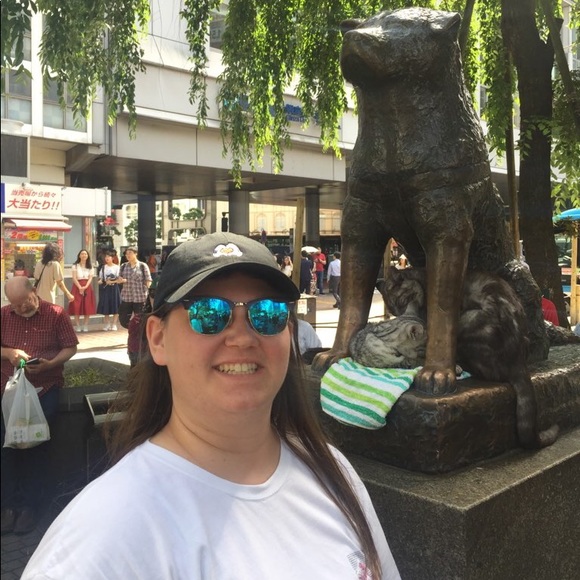 Profile Picture of Caroline Pescatore (@carolinepesc) on Poshmark