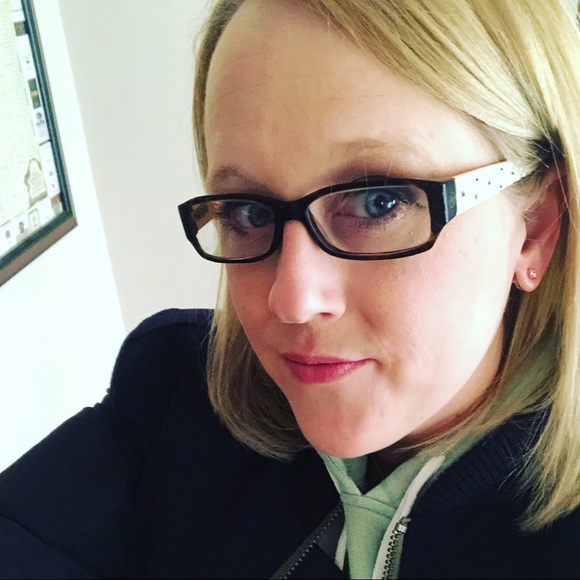 Profile Picture of Cassie Boorn (@makermentors) on Poshmark