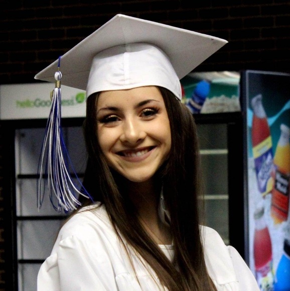 Profile Picture of Brooke Heaberlin (@heabie_jeabie) on Poshmark