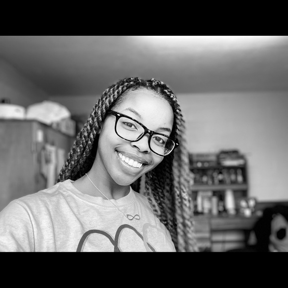 Arinn Hayes - Poshmark Profile Picture of Arinn Hayes (@arinnhayes) on Poshmark