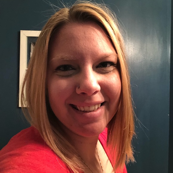 Profile Picture of Kendra Avink (@kendraavink) on Poshmark