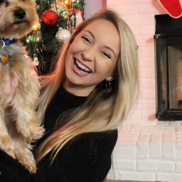 Profile Picture of Danielle Baer (@d_baer) on Poshmark