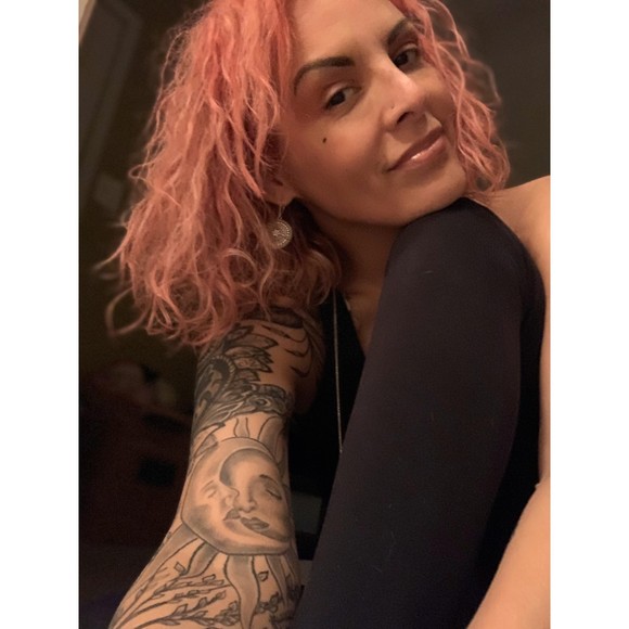 Profile Picture of Lorie Devlin (@loriejones72) on Poshmark