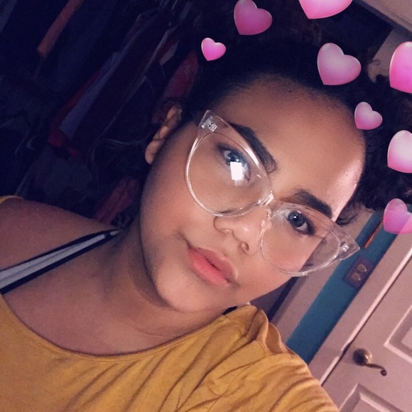 Profile Picture of Jessica Bester (@kvngjess) on Poshmark