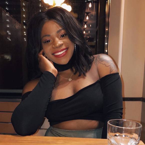 Profile Picture of Kerline Resor (@jenifaresor) on Poshmark