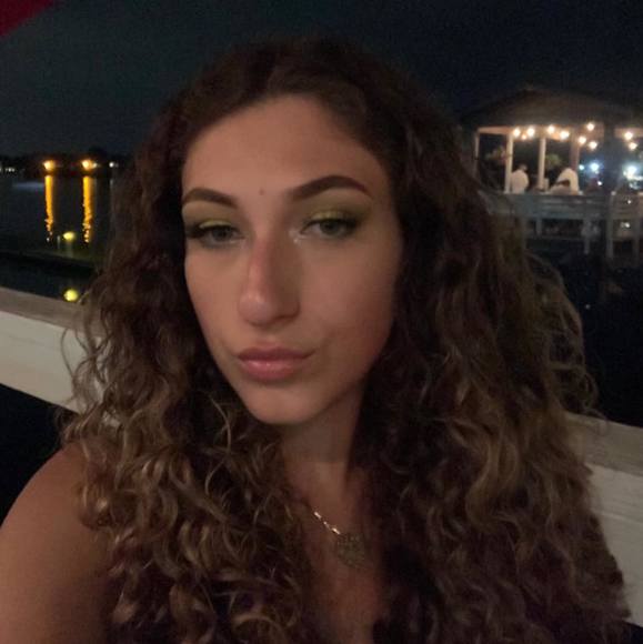 Profile Picture of Maria Xenos (@mariaxenos5) on Poshmark
