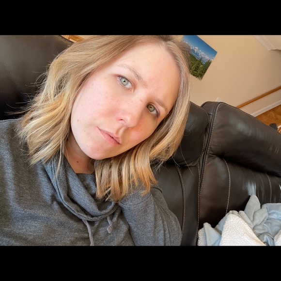 Profile Picture of Denise James (@denisemjames) on Poshmark