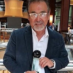 Profile Picture of Joe Ide (@JoeIdeTweets) on Twitter