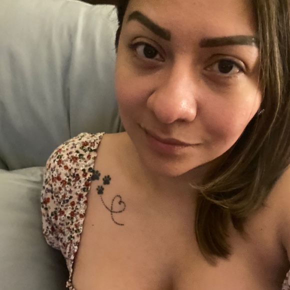 Profile Picture of Karen Ordinola (@kordinola) on Poshmark