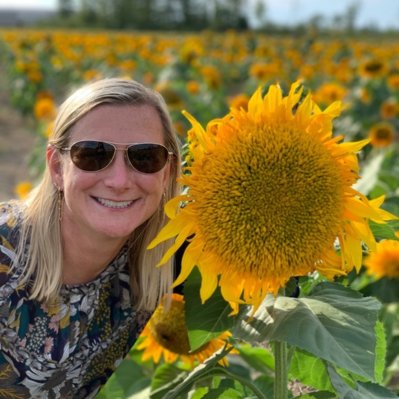 Profile Picture of Jennifer Fatica (@jennf3131) on Poshmark