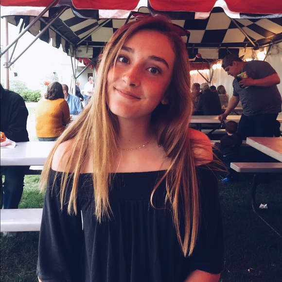 Profile Picture of Ryann Schurman (@ryannschurman) on Poshmark