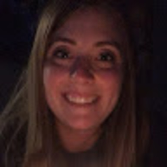 Profile Picture of Toni Szutkowski (@tonimichaela7) on Poshmark