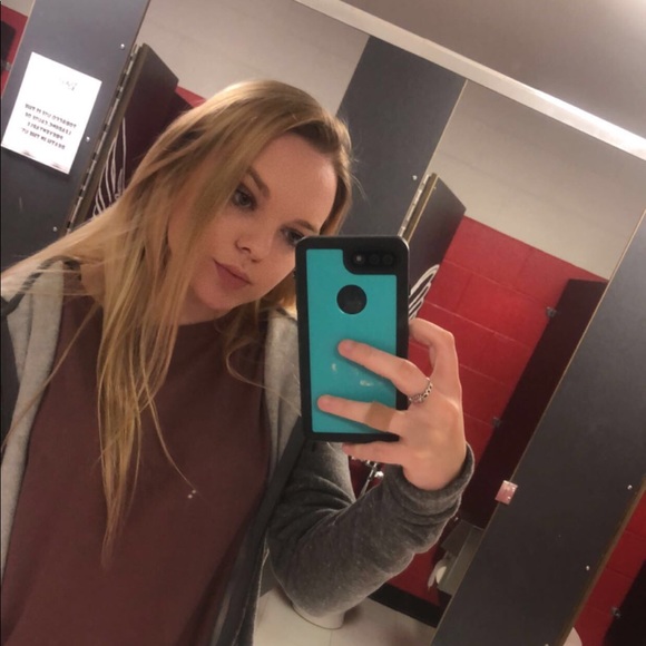 Profile Picture of Autumn Finlen (@afinnnlen) on Poshmark