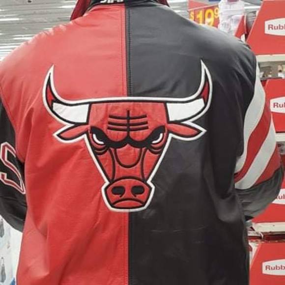 Profile Picture of Roland Sison (@rolandsison77) on Poshmark