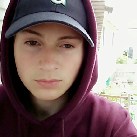 Profile Picture of David Ivanov (@davidivanov187) on Poshmark