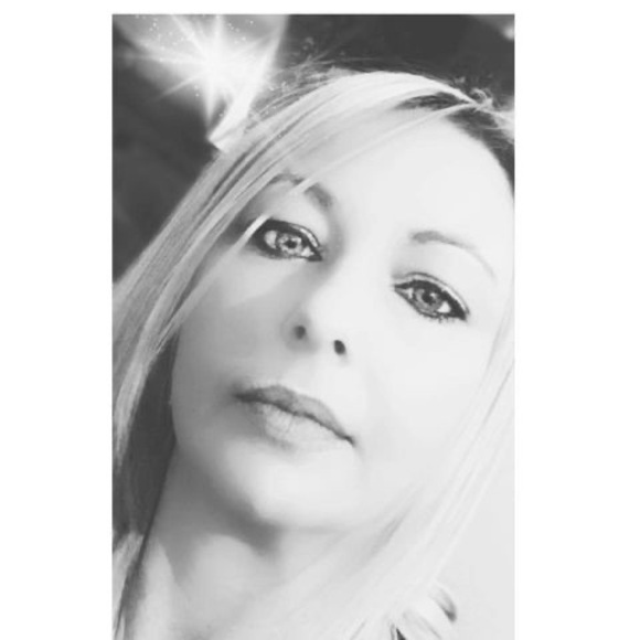 Profile Picture of Sheree Foster (@shereepettina) on Poshmark