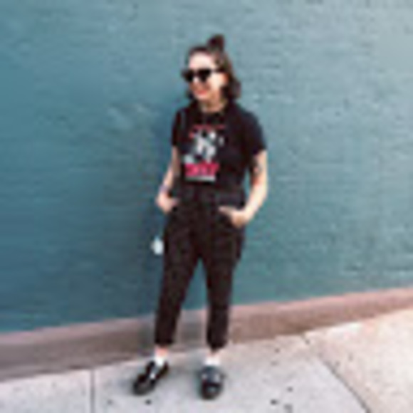 Profile Picture of Tori Stratis (@toristratis) on Poshmark