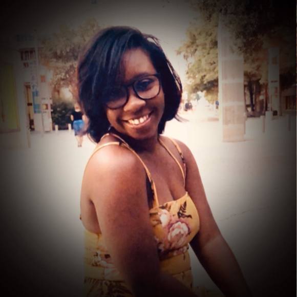 Profile Picture of Nikita Etherly (@kayskillz2004) on Poshmark