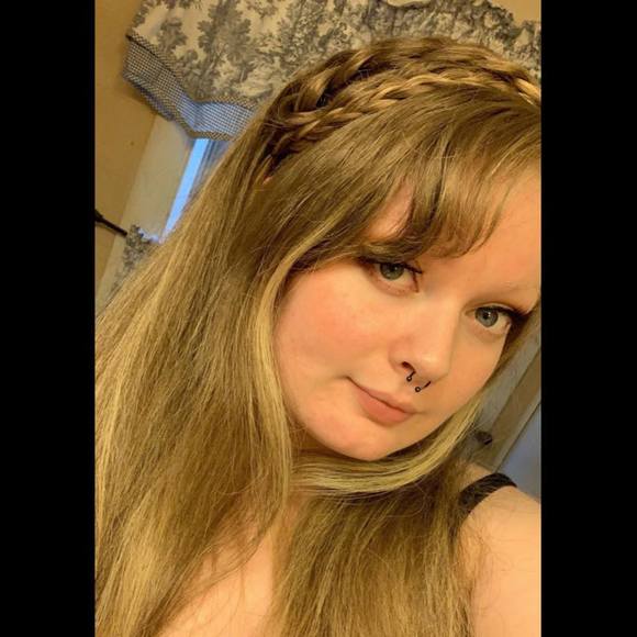 Profile Picture of Shannon Balcerak (@lillylady96) on Poshmark