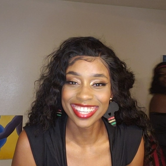 Profile Picture of Eudoria Charnay (@eudoria) on Poshmark