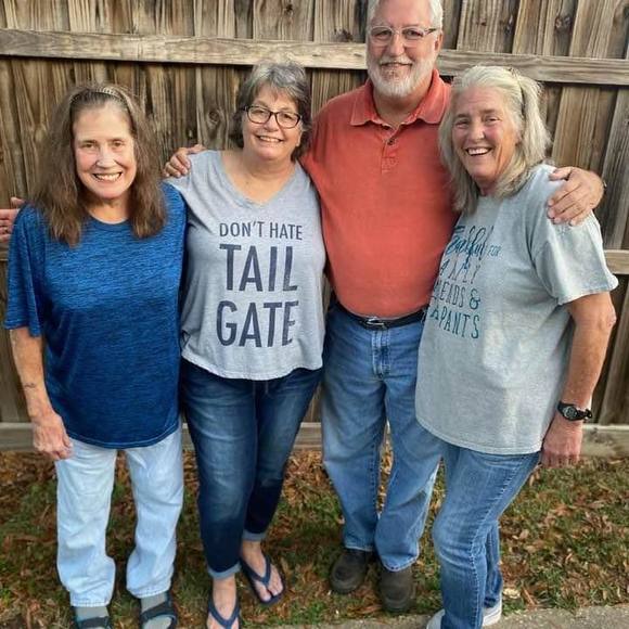 Profile Picture of Cindy Casebere (@cindycsbr61) on Poshmark