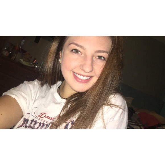 Profile Picture of Kailey Baessler (@kaileybaessler) on Poshmark