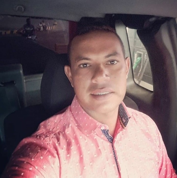 Profile Picture of Hector Aponte (@hector_aponte) on Poshmark