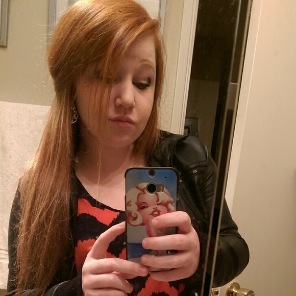 Profile Picture of Amanda Toler (@amandat23) on Poshmark
