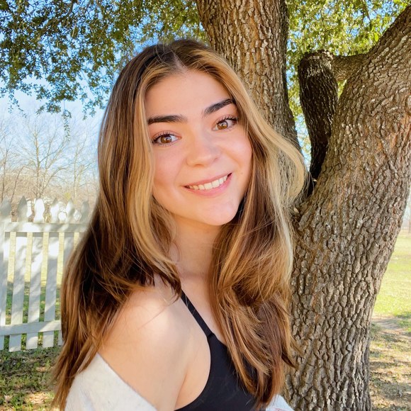 Profile Picture of Alyssa Peralez (@alyssagrace12) on Poshmark