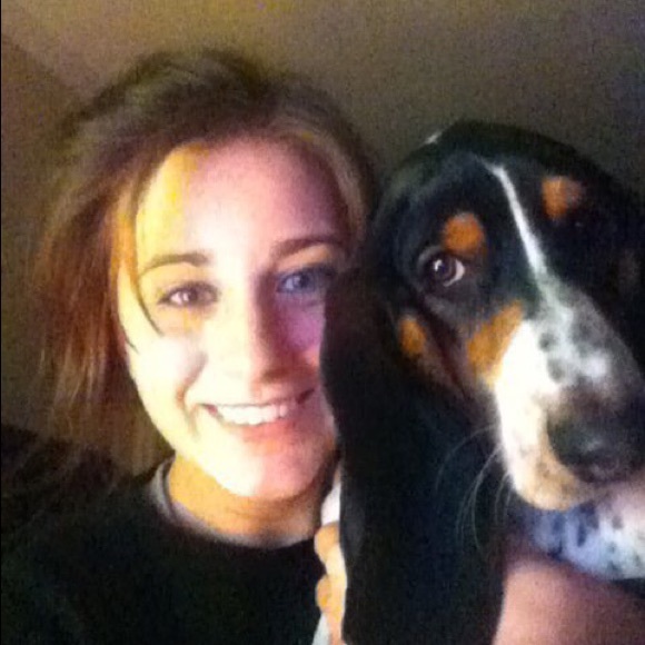 Profile Picture of Emily Andrews (@eandrews2004) on Poshmark