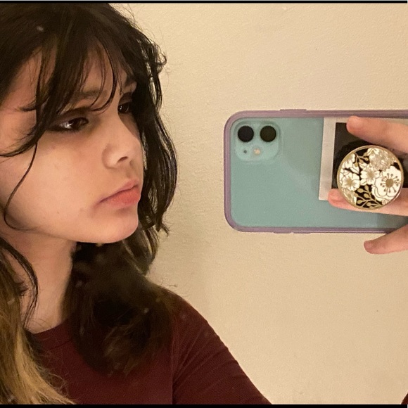 Profile Picture of Mia Gregorioff (@toldbymia) on Poshmark