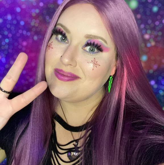 Profile Picture of Crystal Beard (@crystal_beard) on Poshmark