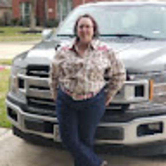 Profile Picture of Lisa Jones (@ljones77578) on Poshmark