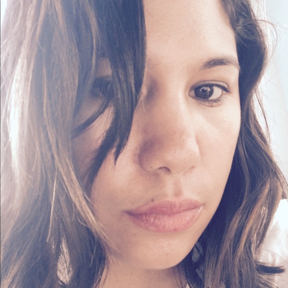 Profile Picture of Angela Remmers (@angelaremmers) on Poshmark