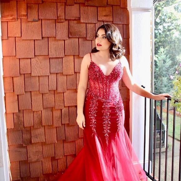 Profile Picture of Julia Deltoro (@juliadeltoro) on Poshmark