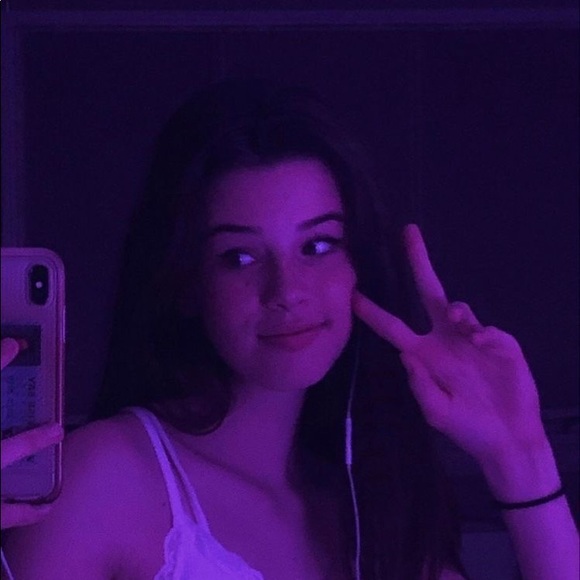 Profile Picture of Athena Sinclaire (@skaterthingss) on Poshmark