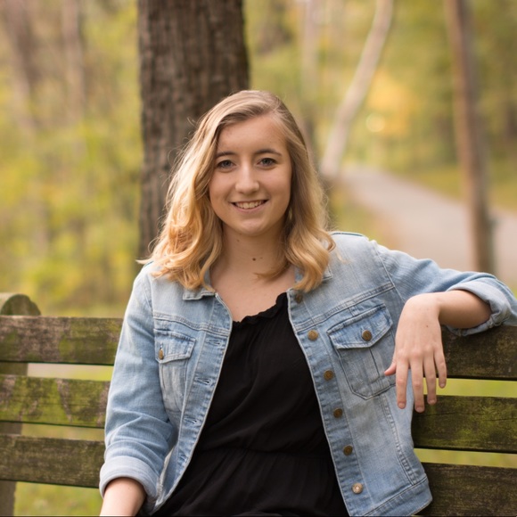 Profile Picture of Carlie Wagner (@carlie_wagner) on Poshmark