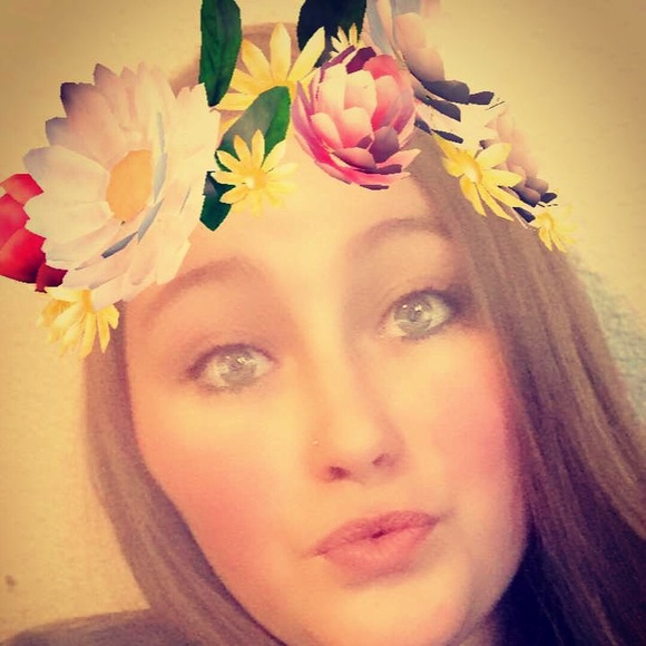 Profile Picture of Angel Jarrard (@a_jarrard) on Poshmark